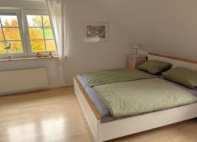 Schlafzimmer 1